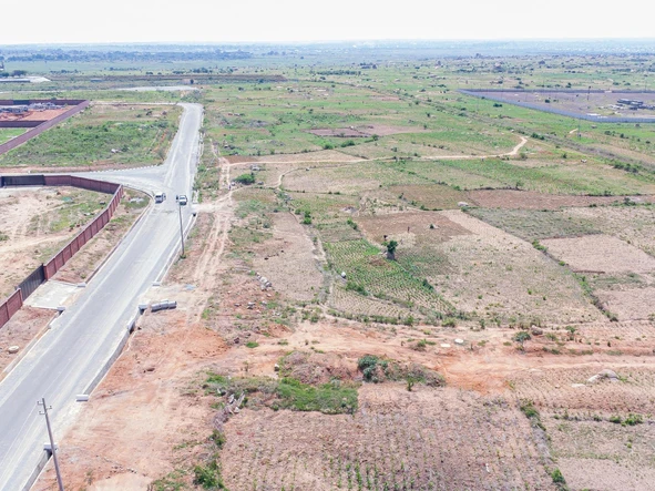 Commercial & Industrial Land