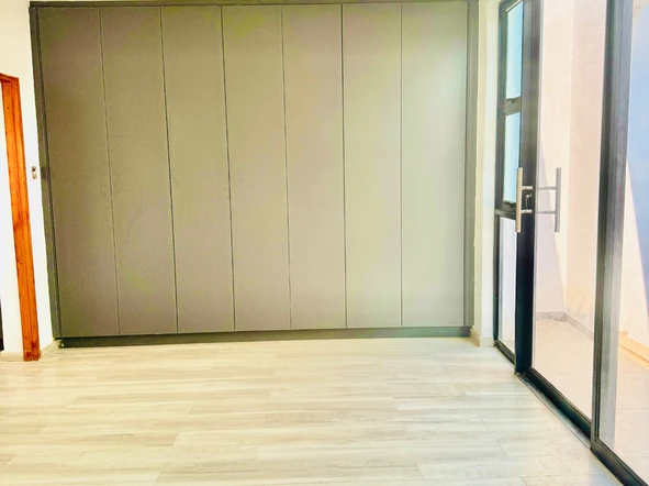 4 Bedroom Flat & Apartment