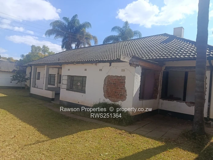 HIGHLANDS HOUSE FOR SALE!! (Renovator's Delight)