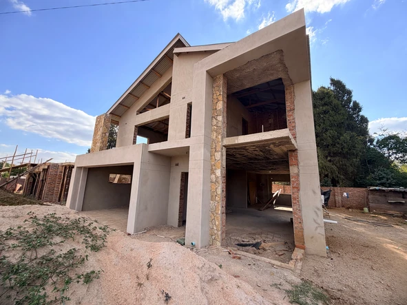 4 Bedroom Flat & Apartment