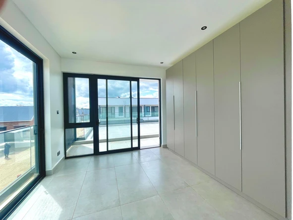 4 Bedroom Flat & Apartment