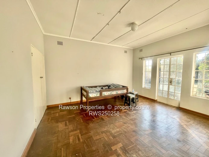 Borrowdale Family Home: 4 Beds, Pool, Borehole on 5,726m²