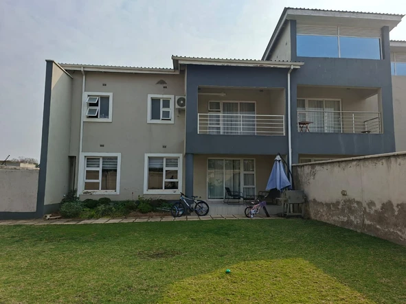 4 Bedroom Flat & Apartment