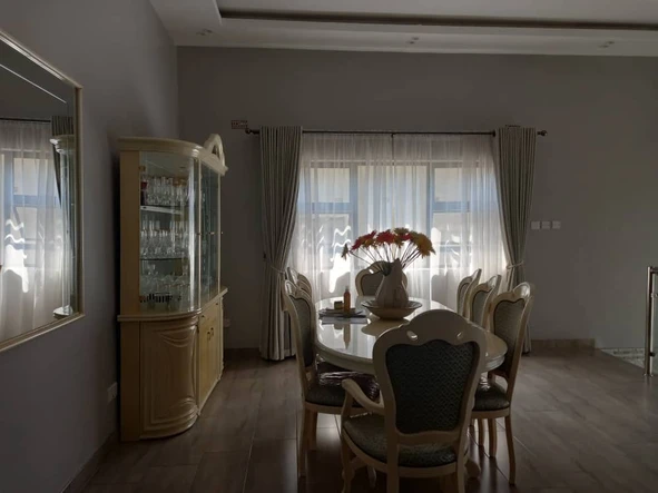 4 Bedroom Flat & Apartment