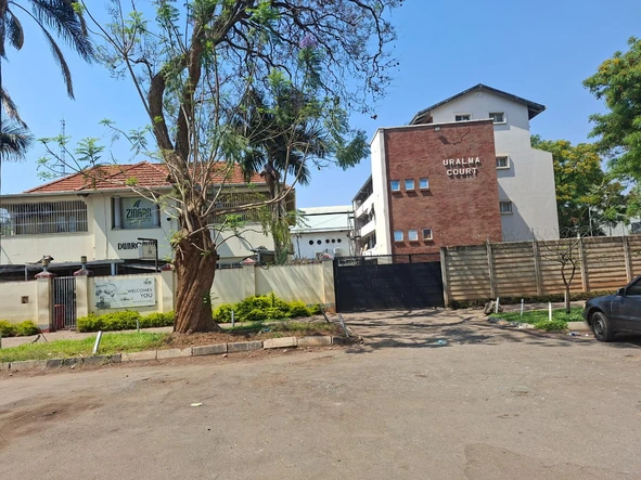 2 Bedroom Flat & Apartment
