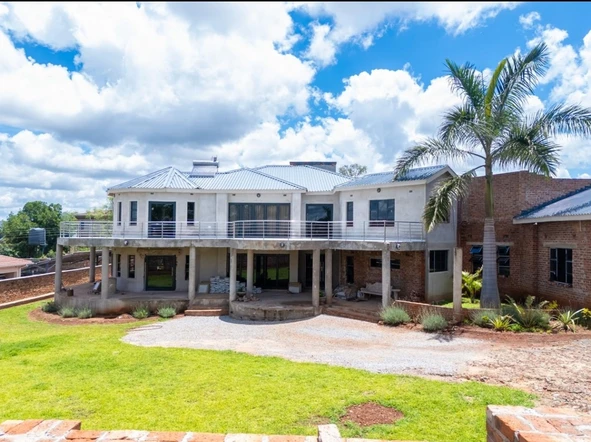 6 Bedroom House