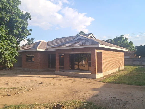 Modern 3-Bed Townhouse in Newlands: Spacious & Secure