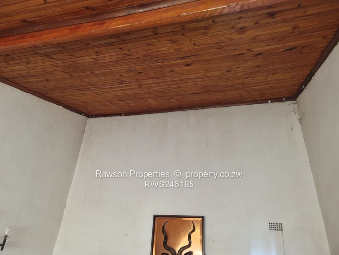 Reduced To Go!!! Marondera Cbd Garden Flat For Sale