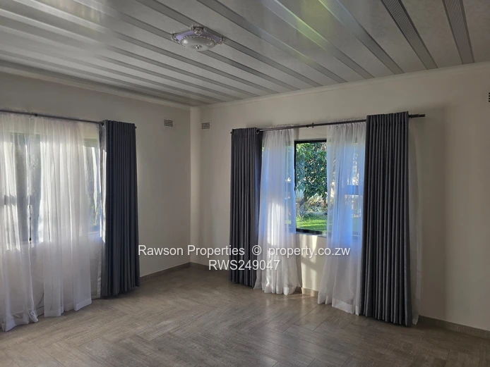 Windsor Park: 5-Bed Brick Home on 2000 m² — Island Kitchen