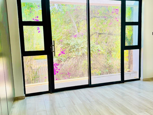 4 Bedroom Flat & Apartment