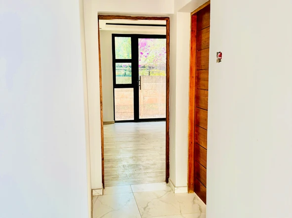 4 Bedroom Flat & Apartment