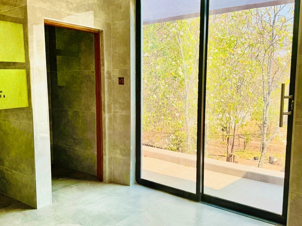 4 Bedroom Flat & Apartment