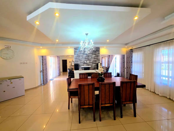 5 Bedroom House