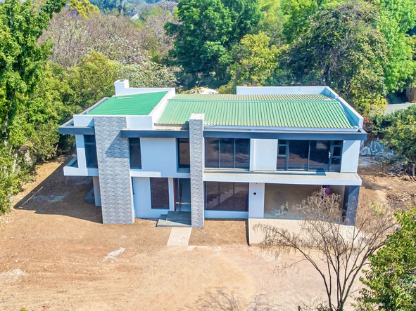 4 Bedroom Flat & Apartment