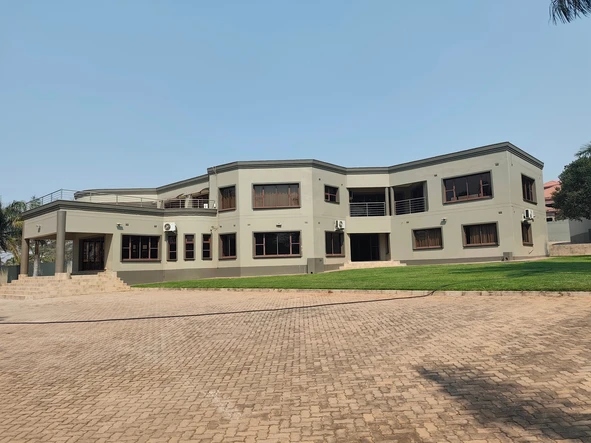 6 Bedroom House