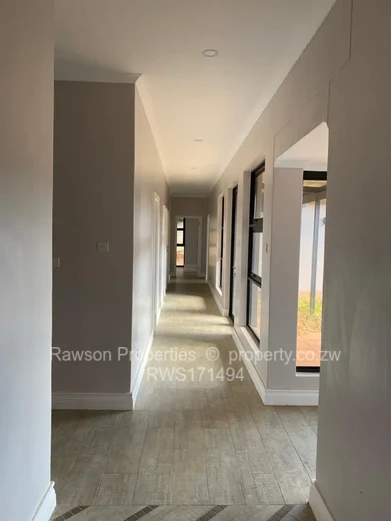 Quinington, Helensvale Family Home in a Secure Complex