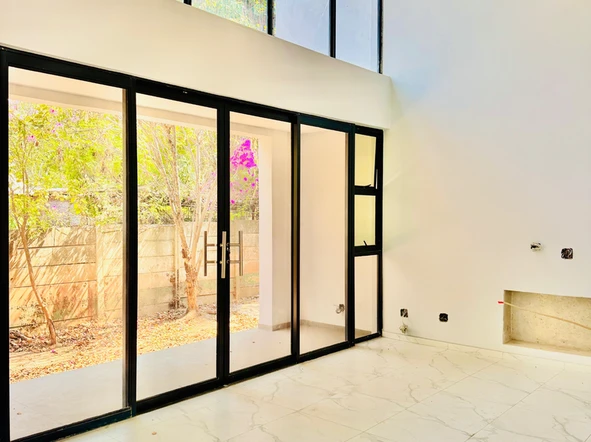 4 Bedroom Flat & Apartment