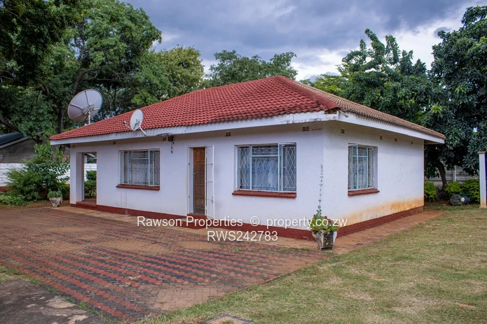 Norton Nharira Views Mansion with great potential for commercial use!!!