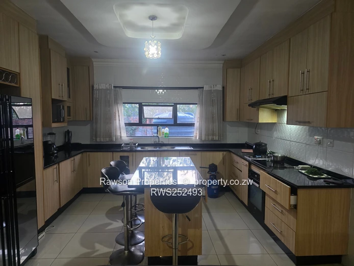Parktown 3BR Townhouse Complex — Modern Kitchens & Paved Courtyard