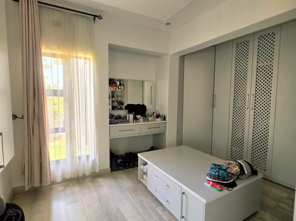 6 Bedroom House