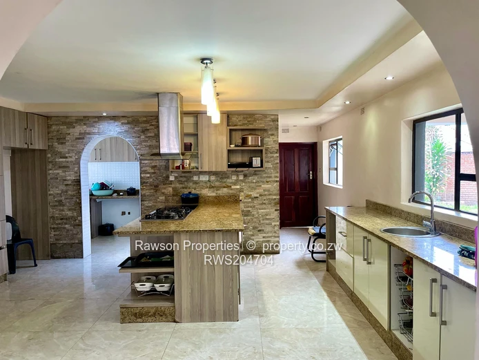 A Rare Blend of Luxury, Space and Comfort (Sole Mandate)