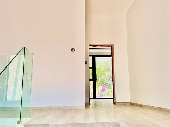 4 Bedroom Flat & Apartment