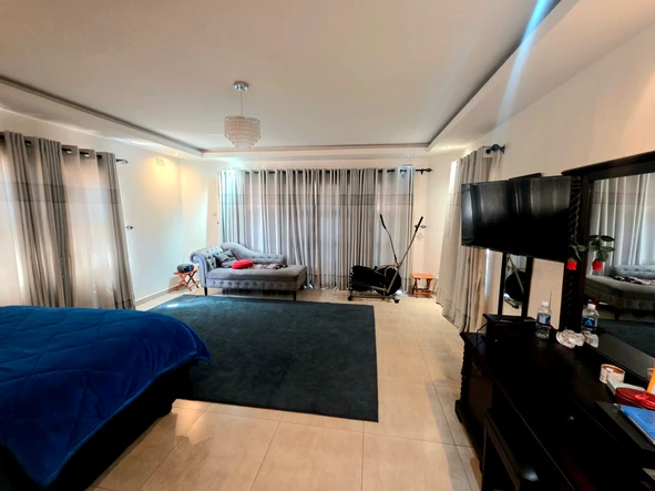 5 Bedroom House