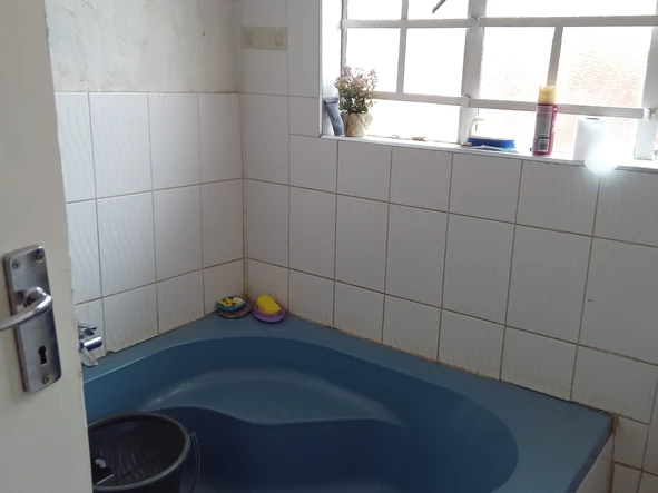 2 Bedroom Flat & Apartment