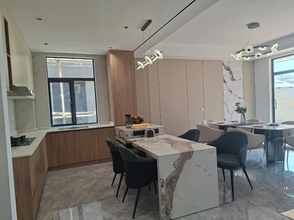 4 Bedroom Flat & Apartment