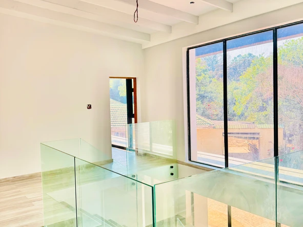 4 Bedroom Flat & Apartment