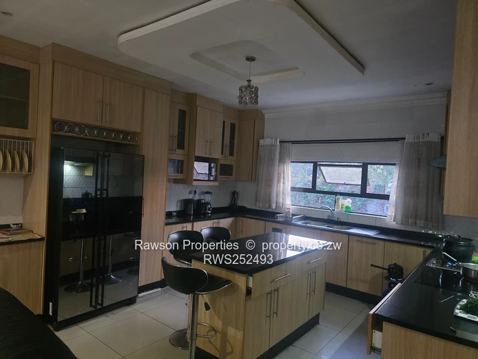 Parktown 3BR Townhouse Complex — Modern Kitchens & Paved Courtyard