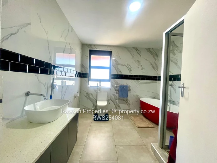 Modern 6-Bed Family Home with Pool & Solar — Mount Pleasant