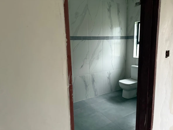 4 Bedroom Flat & Apartment