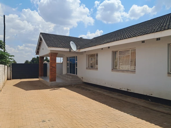 Investment opportunity 5-Bedroom House and 4 beds cottage in Westlea, Harare West for Sale!