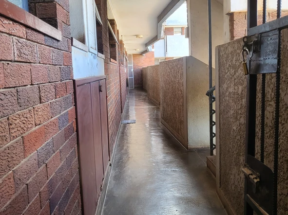 2 Bedroom Flat & Apartment