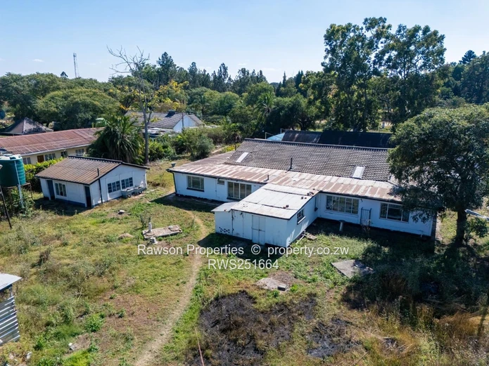 Marlborough: 4-Bed on 7,318 m² — Redevelopment Opportunity