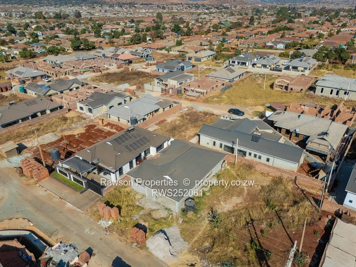 Cold Comfort house in a gated community for sale (Sole Mandate)
