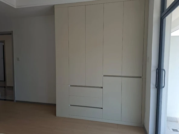 4 Bedroom Flat & Apartment