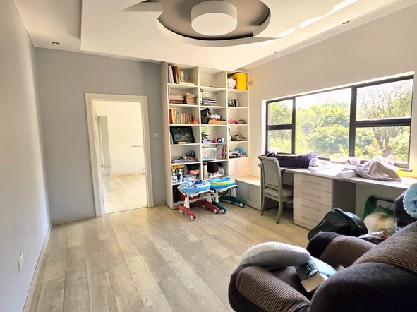 6 Bedroom House