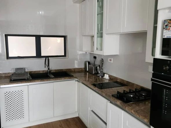 2 Bedroom Flat & Apartment