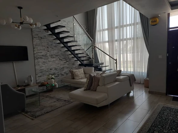 4 Bedroom Flat & Apartment