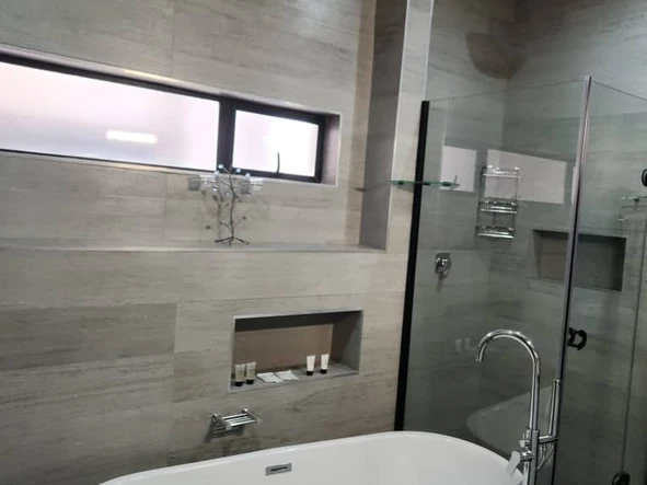 2 Bedroom Flat & Apartment