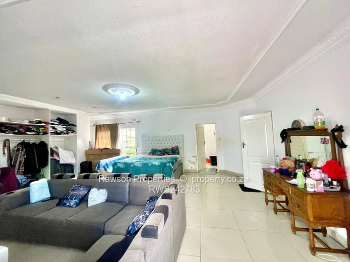 Norton Nharira Views Mansion with great potential for commercial use!!!