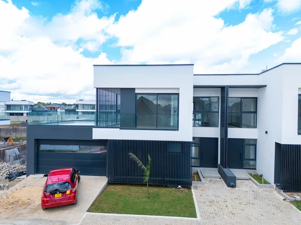 4 Bedroom Flat & Apartment