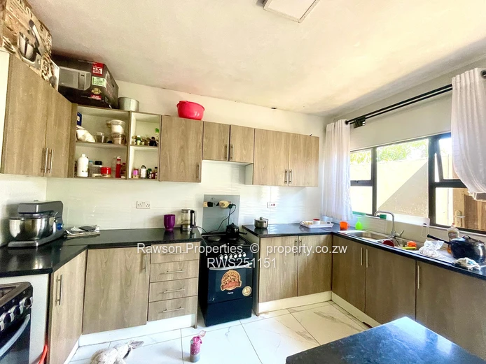 Gated 5-Bed Home with Modern Kitchen in Damofalls
