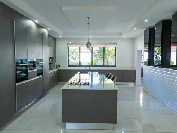 6 Bedroom House