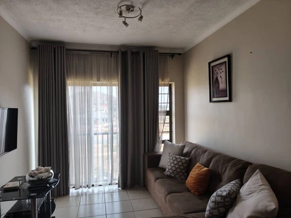 2 Bedroom Flat & Apartment