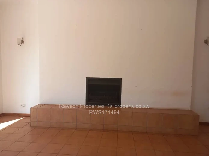 Quinington, Helensvale Family Home in a Secure Complex