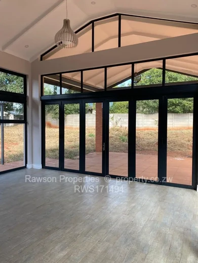 Quinington, Helensvale Family Home in a Secure Complex