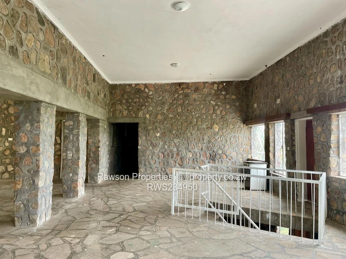 Kariba Heights 6 Bedroom House For Sale (Sole Mandate)